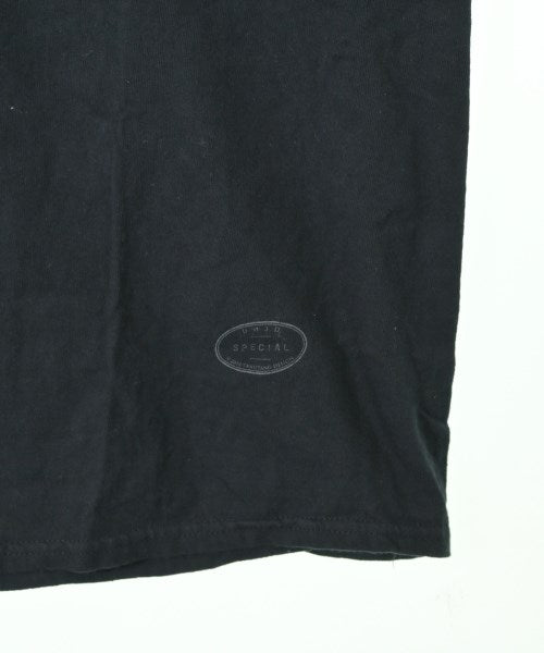 UN3D. เสื้อยืด/เสื้อท็อปส์