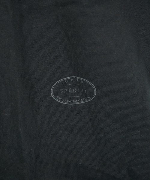 UN3D. เสื้อยืด/เสื้อท็อปส์