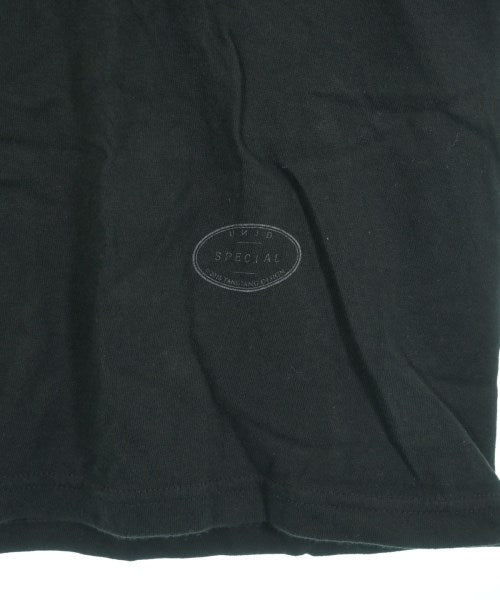 UN3D. เสื้อยืด/เสื้อท็อปส์