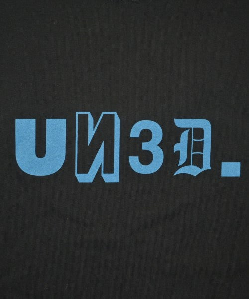 UN3D. เสื้อยืด/เสื้อท็อปส์