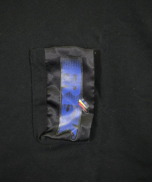 UN3D. เสื้อยืด/เสื้อท็อปส์