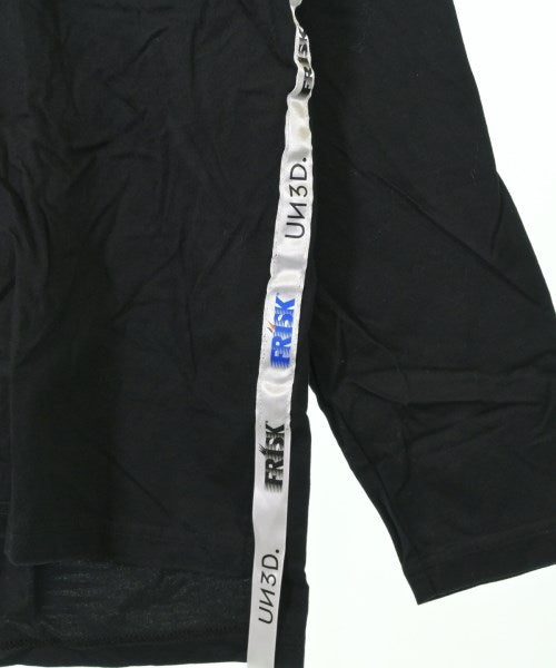 UN3D. เสื้อยืด/เสื้อท็อปส์