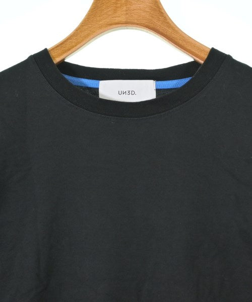 UN3D. เสื้อยืด/เสื้อท็อปส์