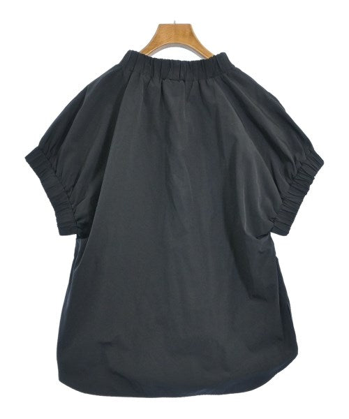 UN3D. เสื้อยืด/เสื้อท็อปส์
