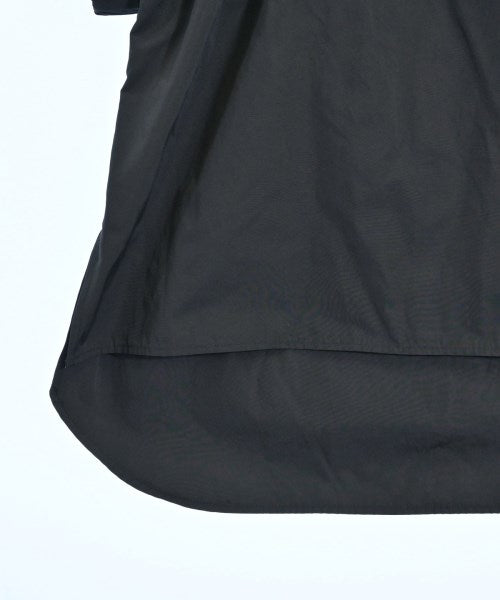 UN3D. เสื้อยืด/เสื้อท็อปส์