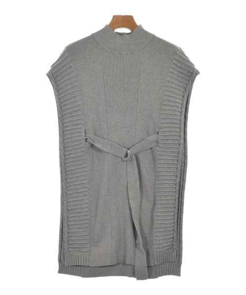 UN3D. เสื้อแขนกุด