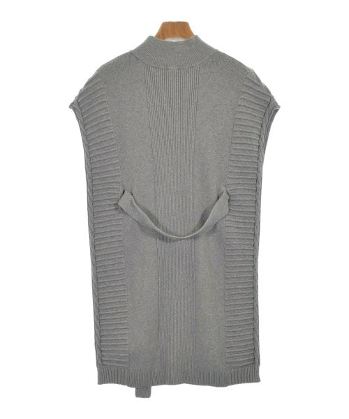 UN3D. เสื้อแขนกุด