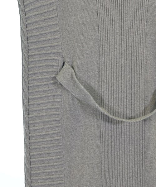 UN3D. เสื้อแขนกุด