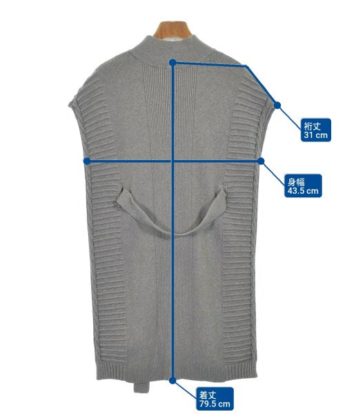 UN3D. เสื้อแขนกุด