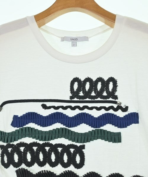 UN3D. เสื้อยืด/เสื้อท็อปส์