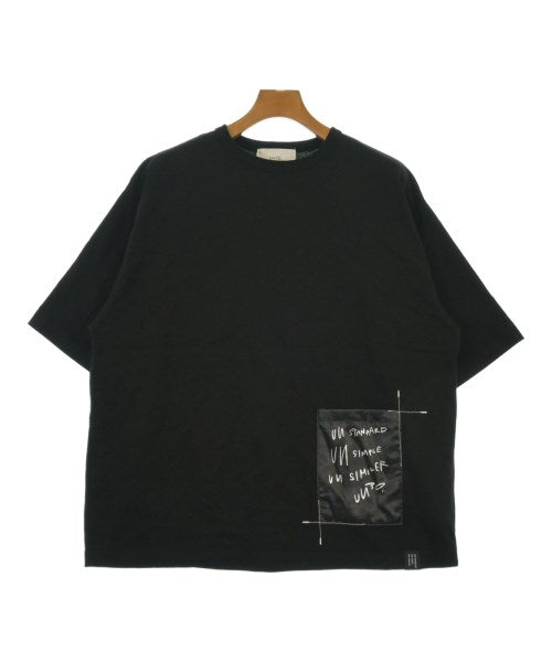 UN3D. เสื้อยืด/เสื้อท็อปส์