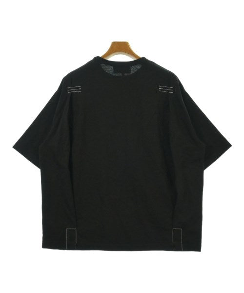 UN3D. เสื้อยืด/เสื้อท็อปส์