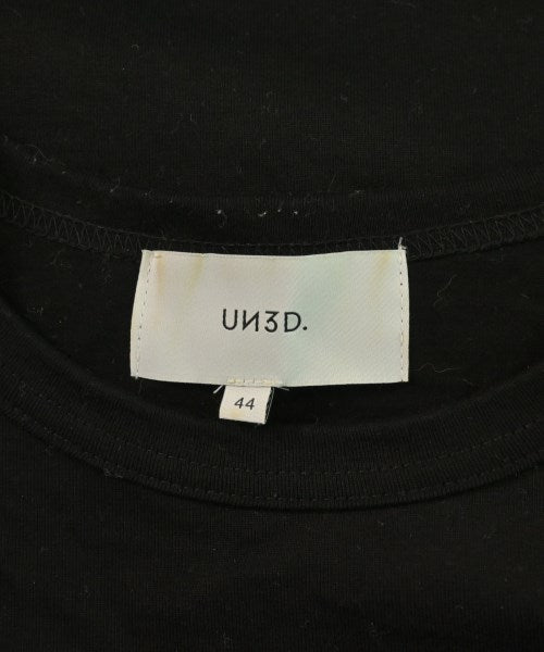 UN3D. เสื้อยืด/เสื้อท็อปส์