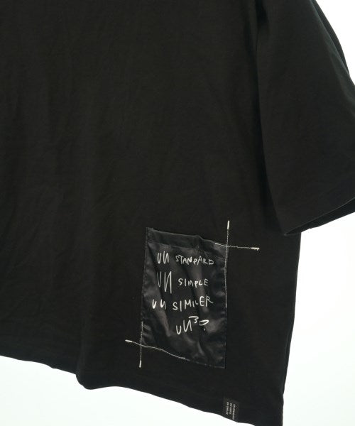 UN3D. เสื้อยืด/เสื้อท็อปส์