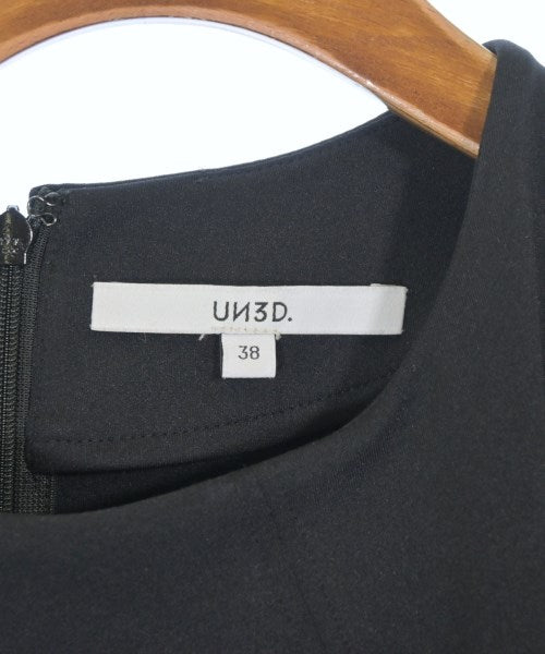 UN3D. เสื้อยืด/เสื้อท็อปส์