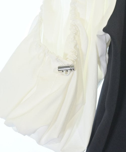 UN3D. เสื้อยืด/เสื้อท็อปส์