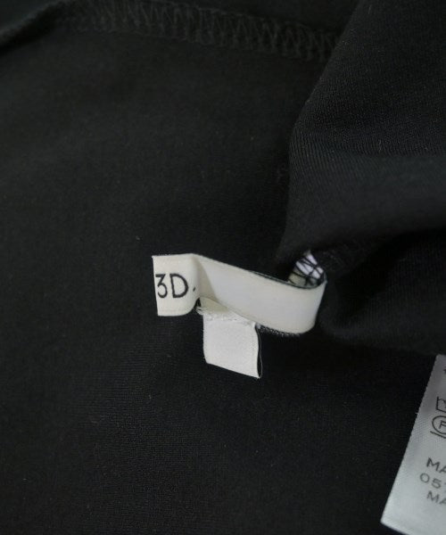 UN3D. เสื้อยืด/เสื้อท็อปส์