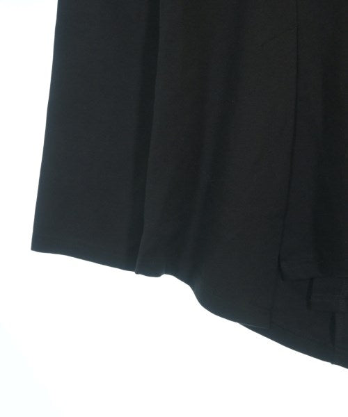 UN3D. เสื้อยืด/เสื้อท็อปส์