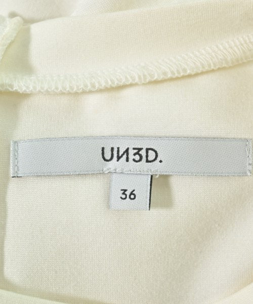 UN3D. เสื้อยืด/เสื้อท็อปส์