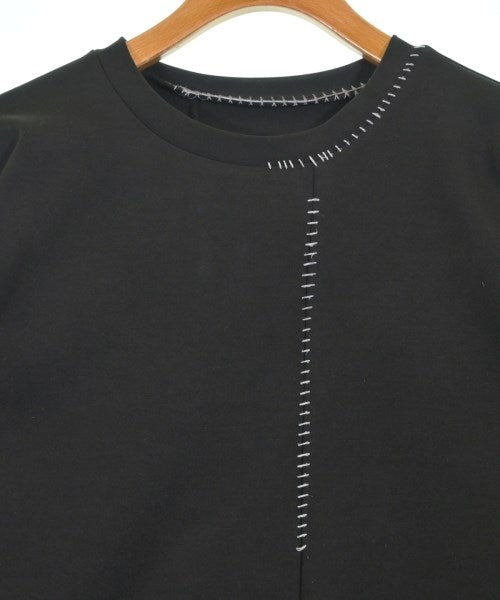 UN3D. เสื้อยืด/เสื้อท็อปส์