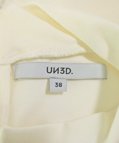 UN3D. เสื้อยืด/เสื้อท็อปส์