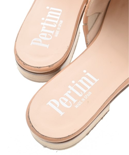 Pertini รองเท้าแตะ