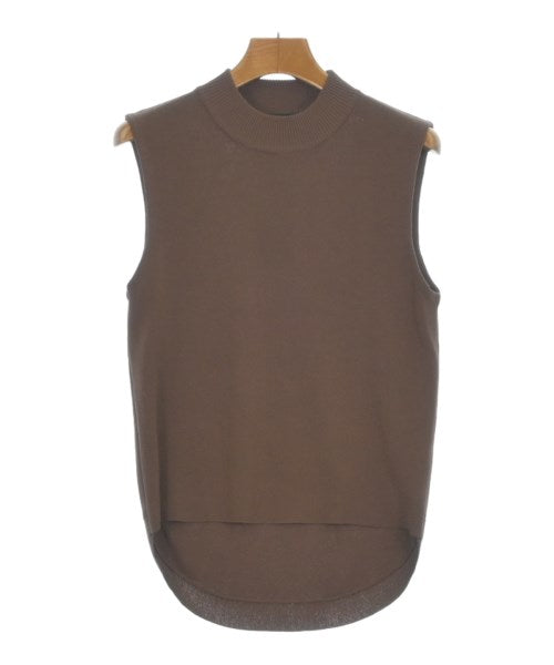 BLENHEIM เสื้อแขนกุด