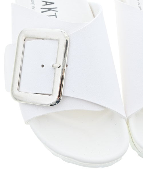 PLAKTON รองเท้าแตะ