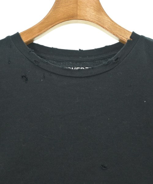 PERVERZE เสื้อยืด/เสื้อท็อปส์