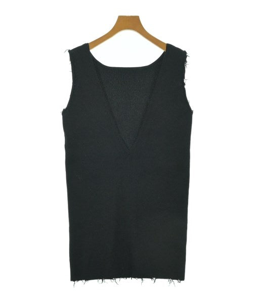 PERVERZE เสื้อแขนกุด