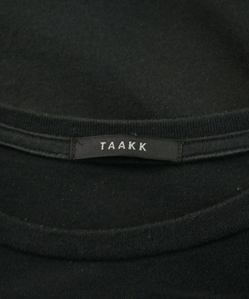 Taakk เสื้อยืด/เสื้อท็อปส์