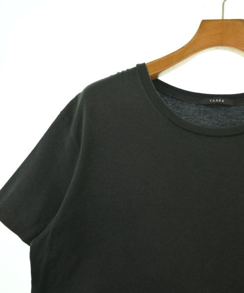 Taakk เสื้อยืด/เสื้อท็อปส์