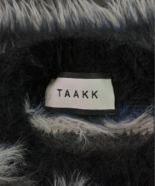 Taakk เสื้อกันหนาว