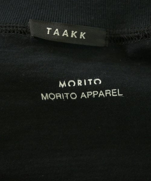 Taakk เสื้อยืด/เสื้อท็อปส์