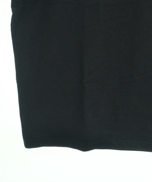 Taakk เสื้อยืด/เสื้อท็อปส์