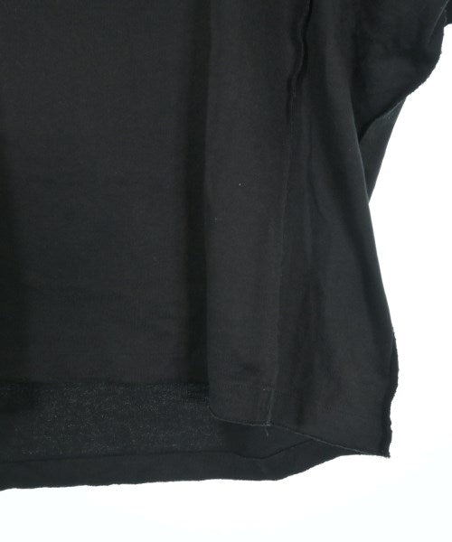 Taakk เสื้อยืด/เสื้อท็อปส์