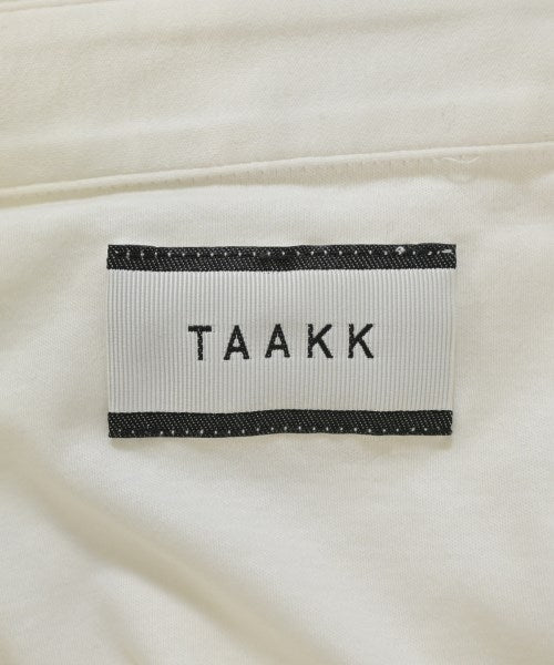 Taakk เสื้อยืด/เสื้อท็อปส์