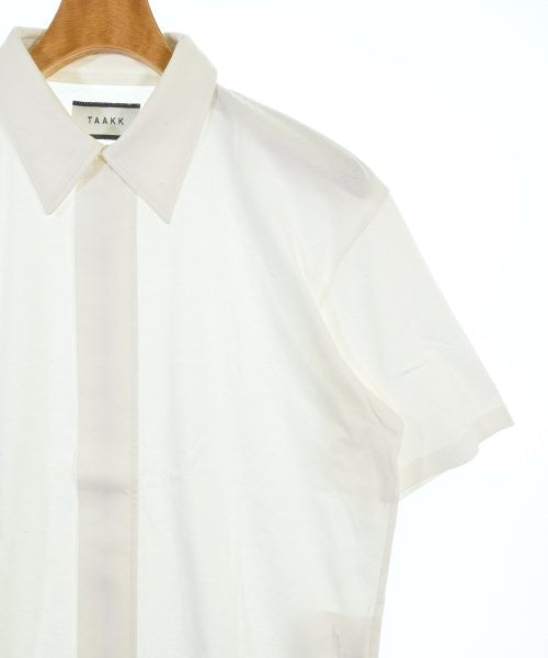 Taakk เสื้อยืด/เสื้อท็อปส์