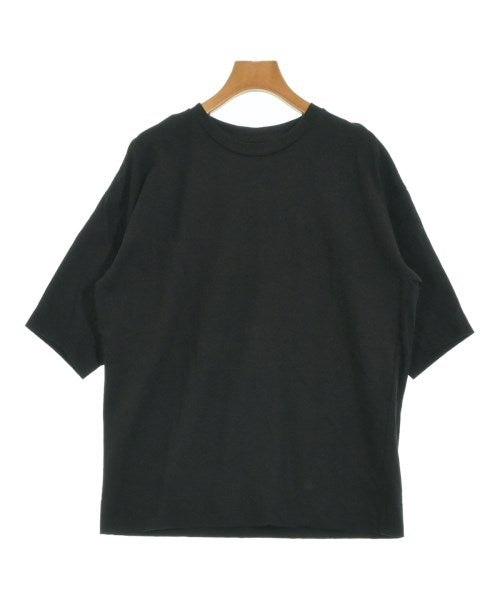 QUARTERLY เสื้อยืด/เสื้อท็อปส์