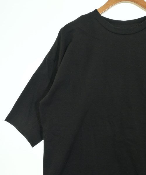 QUARTERLY เสื้อยืด/เสื้อท็อปส์