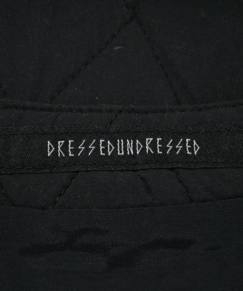 DRESSEDUNDRESSED เสื้อยืด/เสื้อท็อปส์