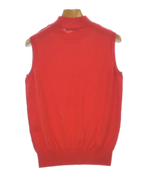 SLOANE เสื้อแขนกุด