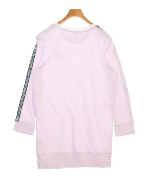CALVIN KLEIN เสื้อยืด/เสื้อท็อปส์