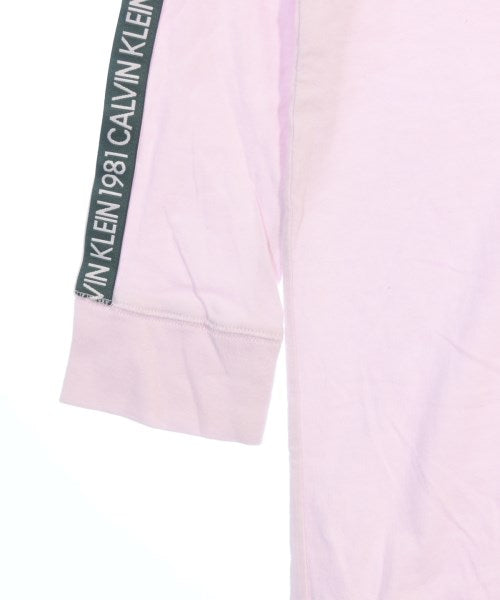 CALVIN KLEIN เสื้อยืด/เสื้อท็อปส์