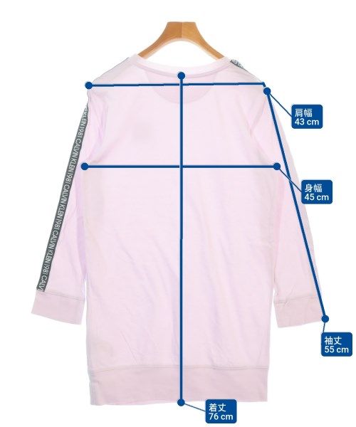 CALVIN KLEIN เสื้อยืด/เสื้อท็อปส์