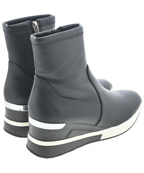 enchanted รองเท้า อื่น