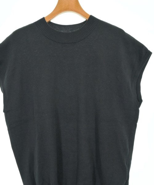 MIDIUMISOLID เสื้อแขนกุด
