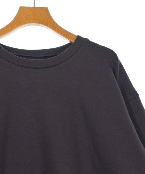 MIDIUMISOLID เสื้อยืด/เสื้อท็อปส์