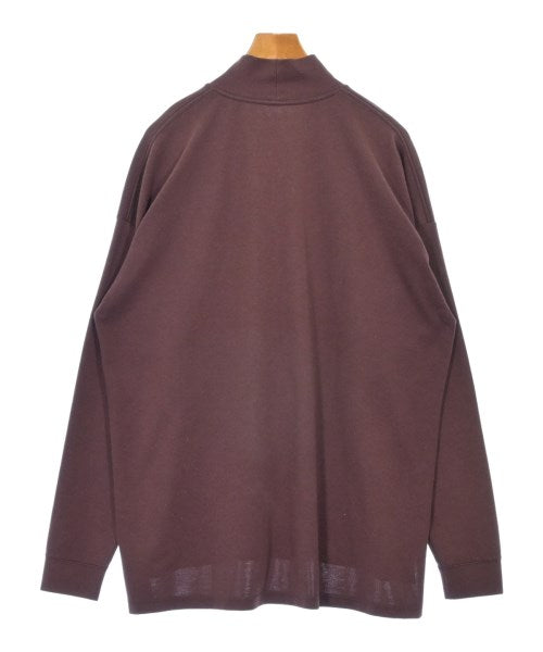 is-ness เสื้อยืด/เสื้อท็อปส์