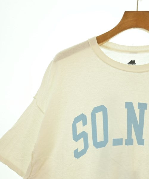 is-ness เสื้อยืด/เสื้อท็อปส์
